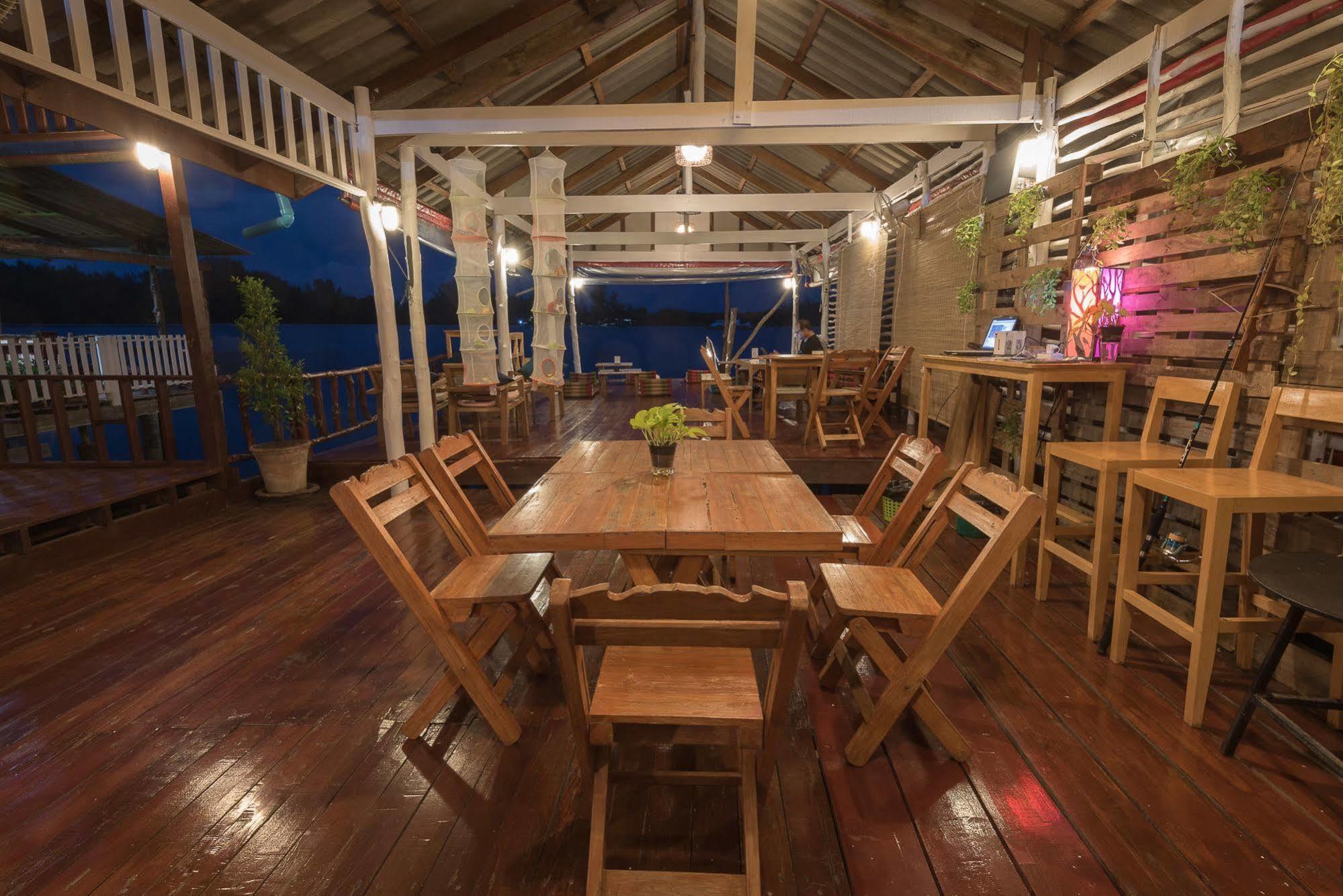 Sincere Hostel Bar And Bistro Ko Lanta Dış mekan fotoğraf