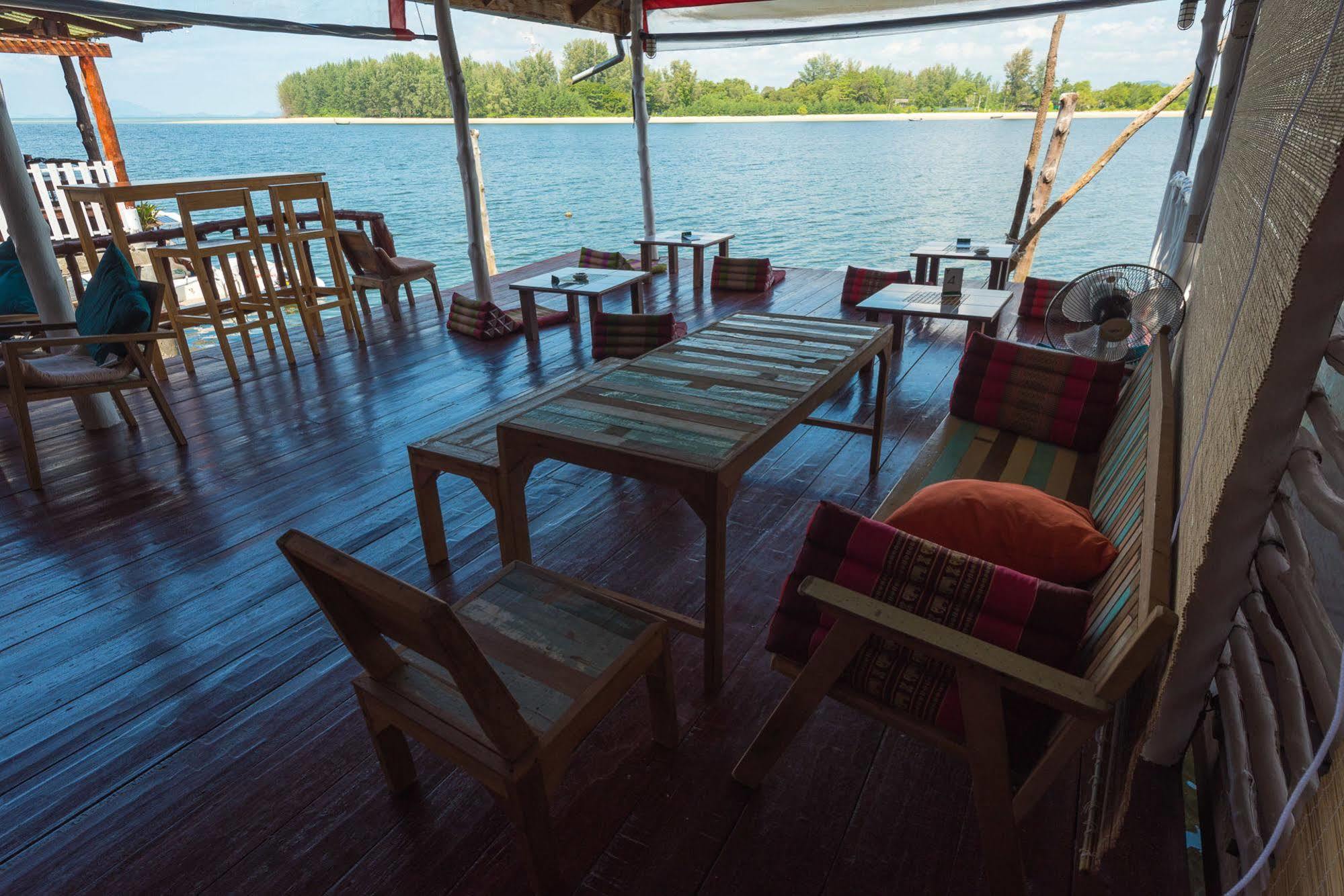 Sincere Hostel Bar And Bistro Ko Lanta Dış mekan fotoğraf